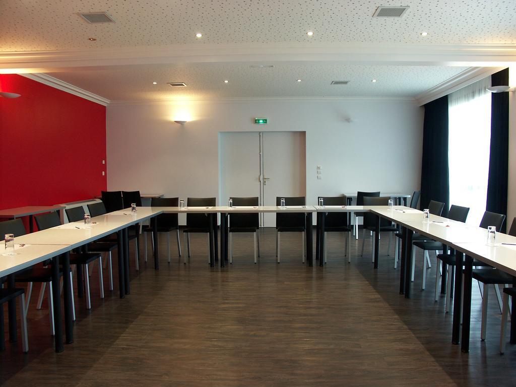 לה מאנש Hotel Restaurant Seminaires La Foresterie מראה חיצוני תמונה